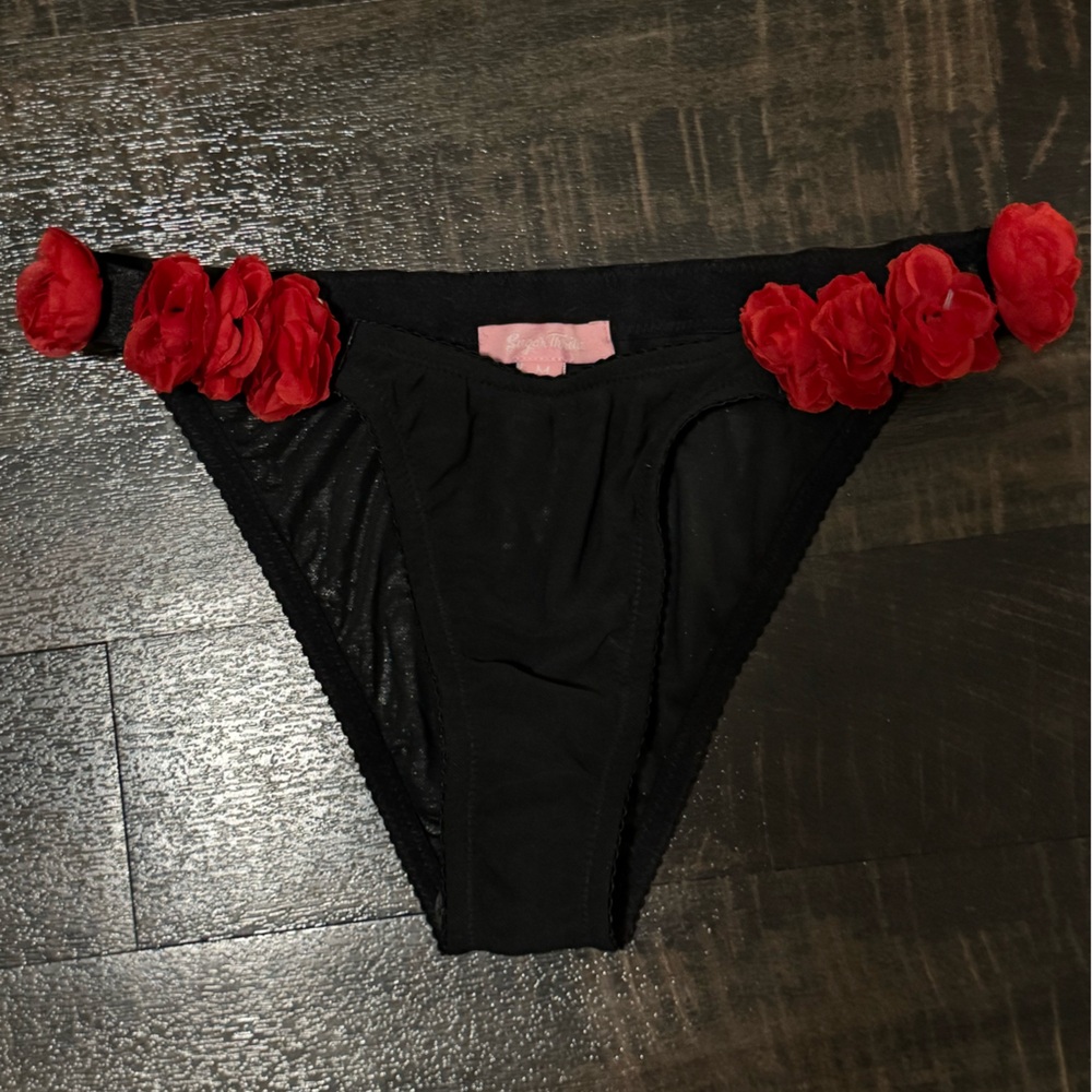 Black Rosette Lingerie Set - Picture 4 of 15